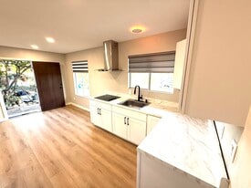 Building Photo - 6186 Daisy Pl