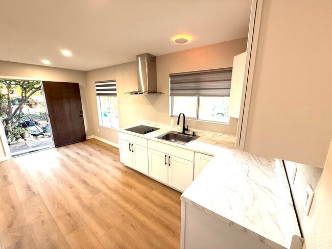 Building Photo - 6186 Daisy Pl