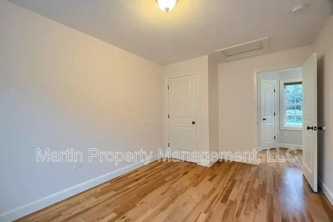 Building Photo - 25 Dahlia Dr