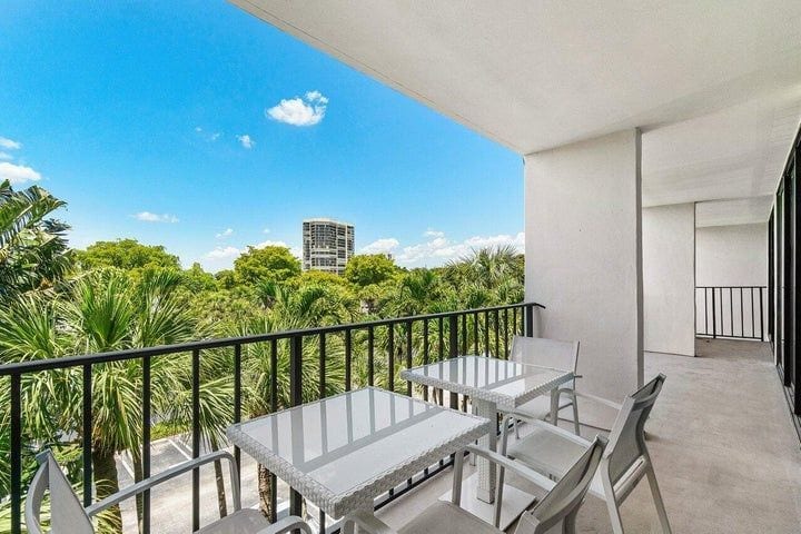 Building Photo - 1830 Embassy Dr