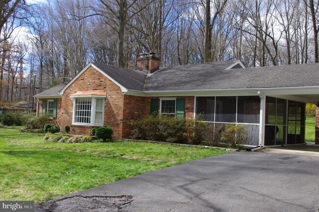 Building Photo - 9001 Glenbrook Rd
