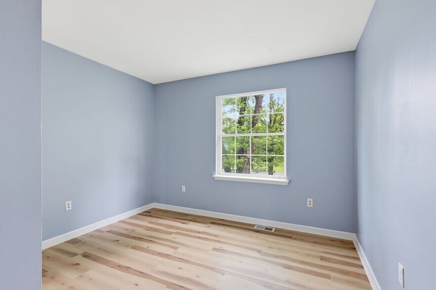 Building Photo - 11259 Edgewood Dr