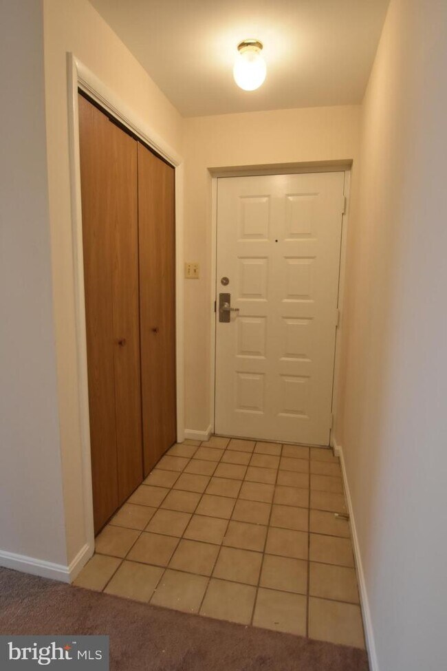 Building Photo - 400 Chapel Ct