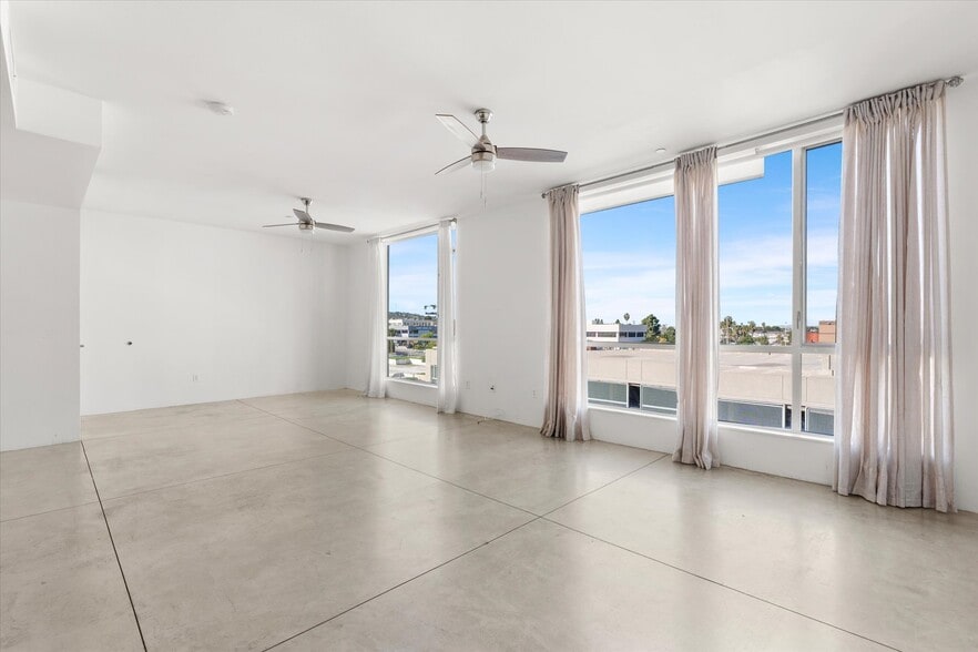 Building Photo - 285 W 6th St