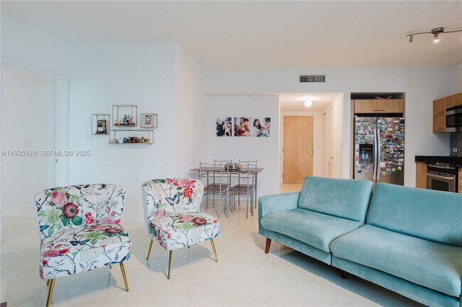 Building Photo - 350 S Miami Ave