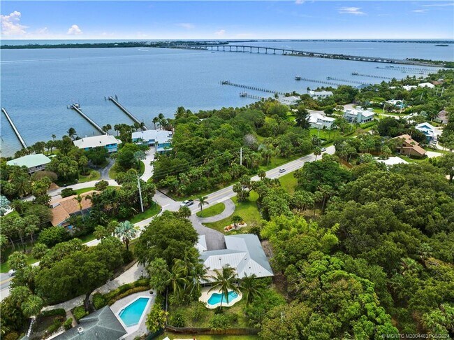 Building Photo - 53 N Sewalls Point Rd