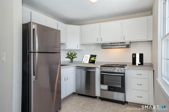 Building Photo - 239 Old Farms Rd