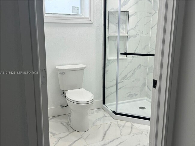 Building Photo - 1308 NW 13th Ct