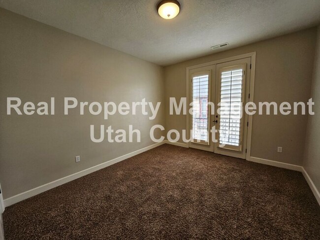 Building Photo - 950 N 940 W