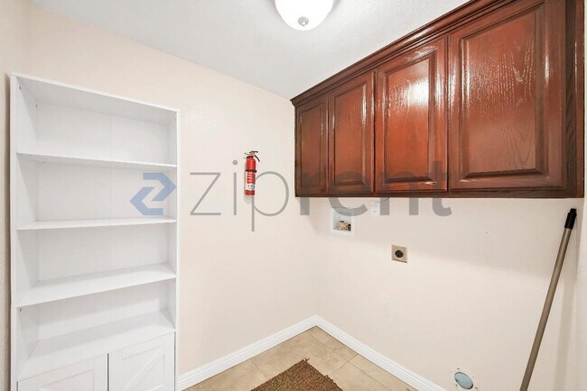 Building Photo - 32771 Whispering Palms Trail