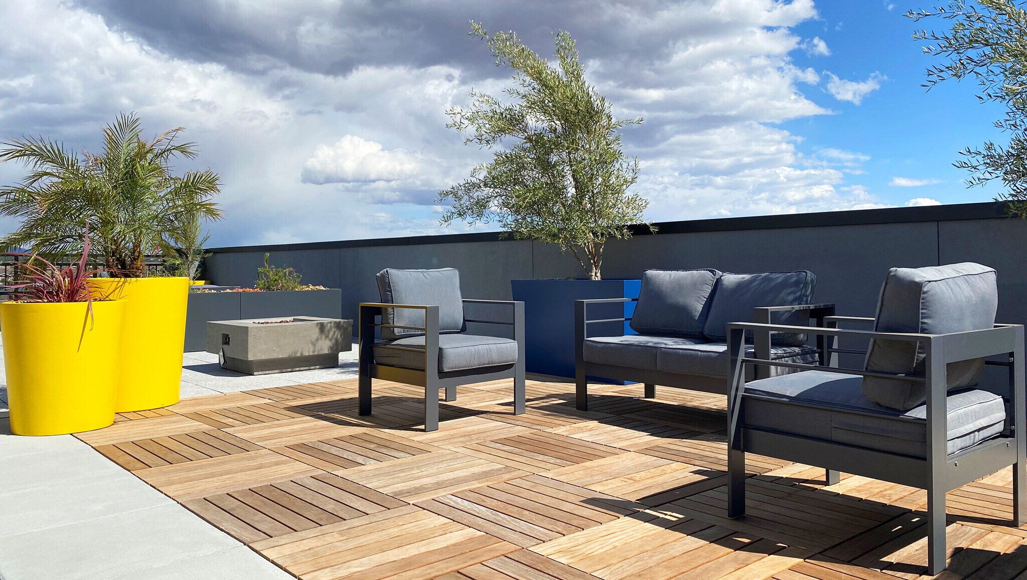 Rooftop lounge - 1878 Notre Dame Blvd