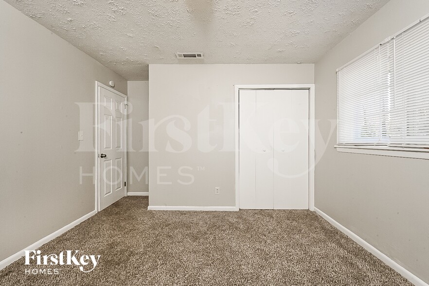 Building Photo - 2216 Clanton Terrace