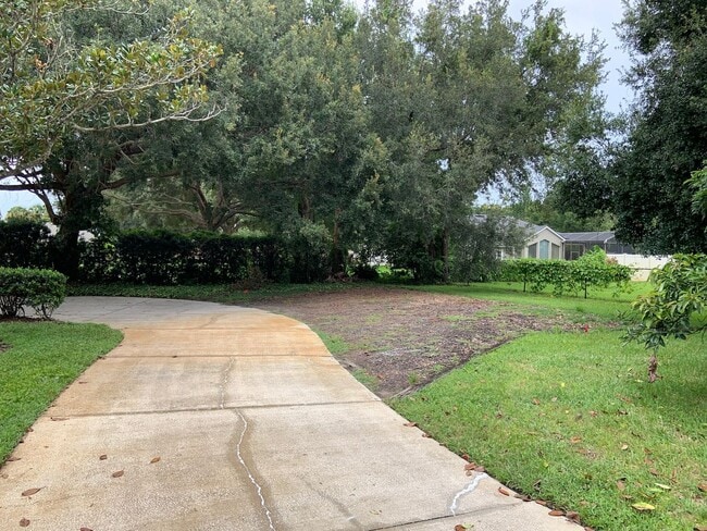 Building Photo - 5 Bedroom/3.5 Bathroom Pool Home On Cul-De-Sac Minutes from Downtown Windermere!!!