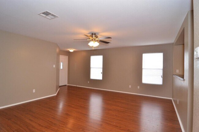 Building Photo - 806 Municipal Dr