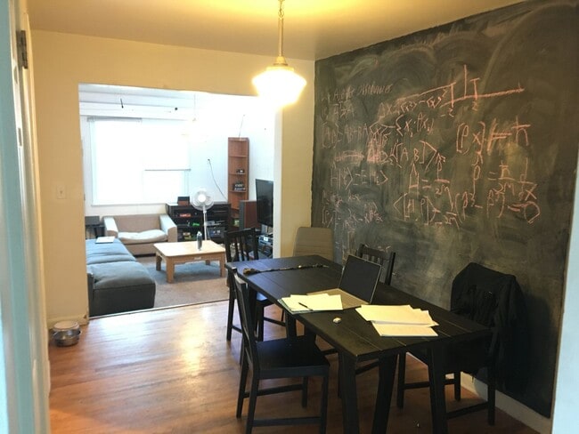 Building Photo - Aug. 2026 Pre-Lease Spacious 5-Bedroom Hom...