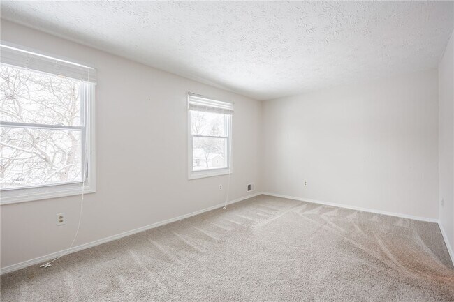 Building Photo - 16 Sanders Farm Dr