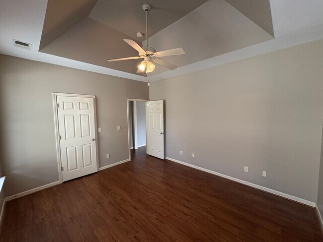 Building Photo - 1044 Washington Dr