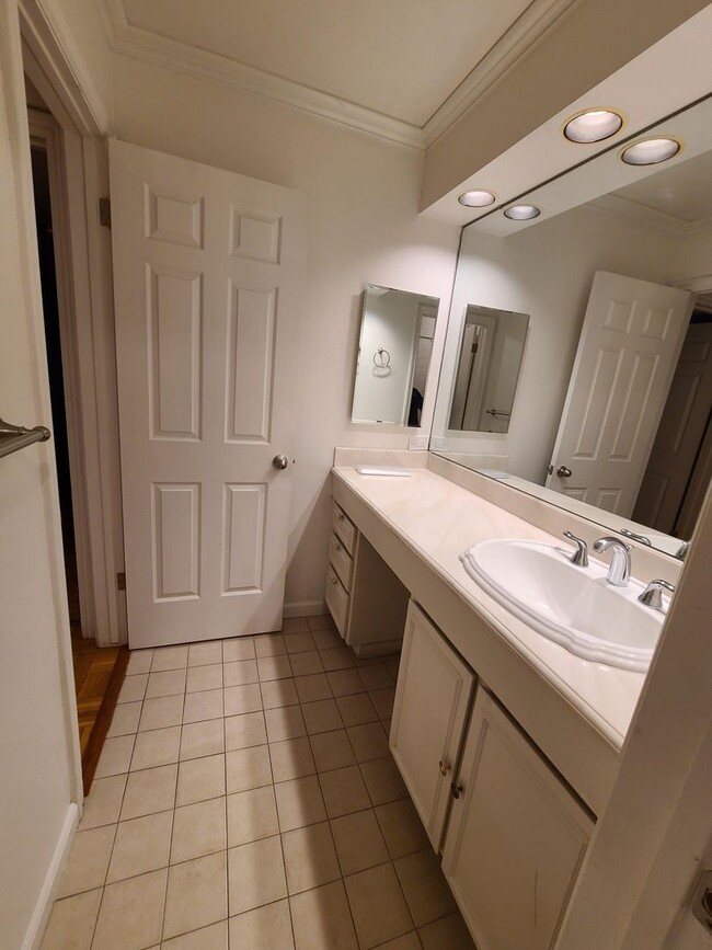 Building Photo - One Bedroom Unit in Sharon Park Neighborho...