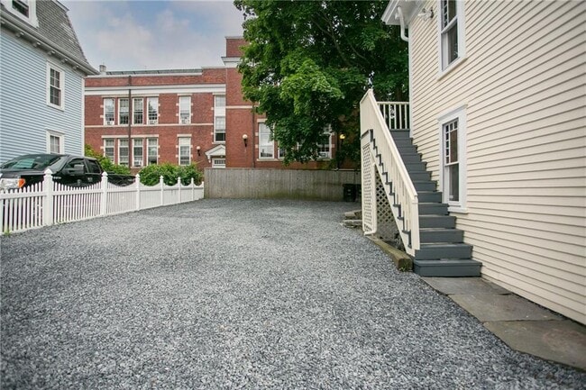 Building Photo - 43 Farewell St