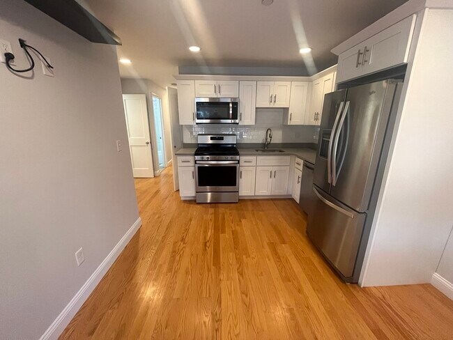 Building Photo - 373 Dorchester St