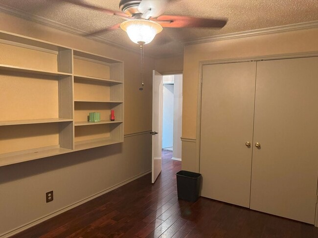 Building Photo - 3418 Meadowhead Dr