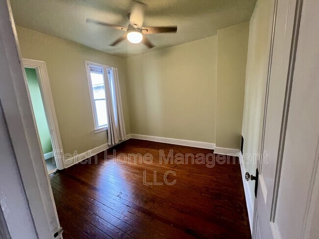 Building Photo - 533 W Walnut St