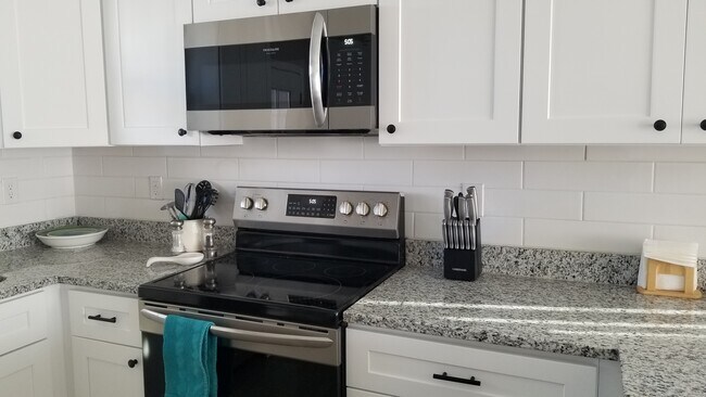 Building Photo - 13 Bigby St