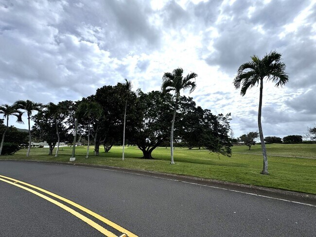 Building Photo - 3/2/2 - Spacious Golf Course Home in Gated Queens Gate II