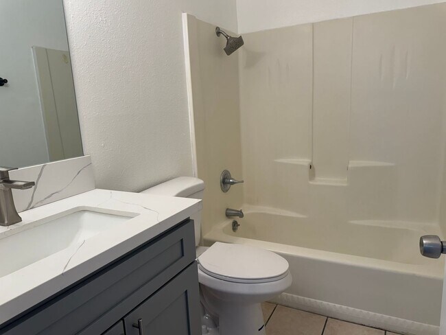 Building Photo - MOVE IN SPECIAL FIRST MONTH 1/2 OFF 2BD/1.5BA Two-Story Condo – Bullhead City | $1,150/Month