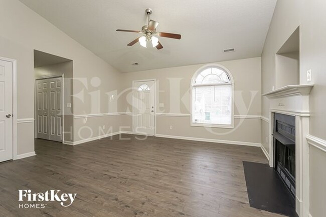 Building Photo - 940 Londonderry Dr