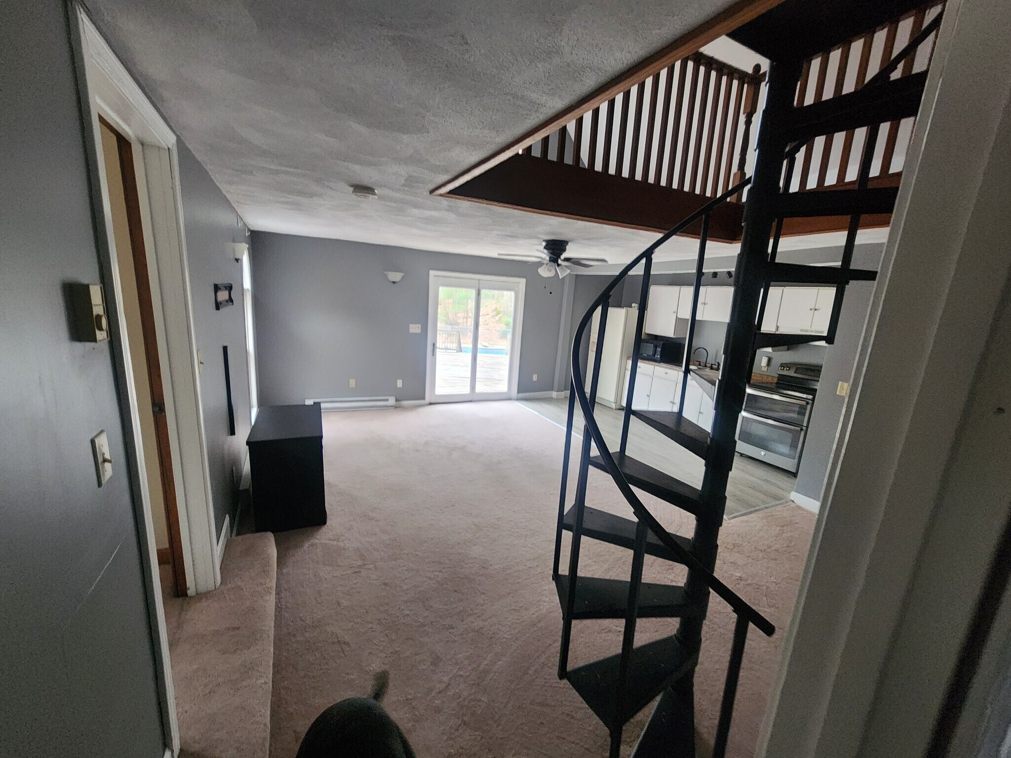 Building Photo - 985 Mammoth Rd