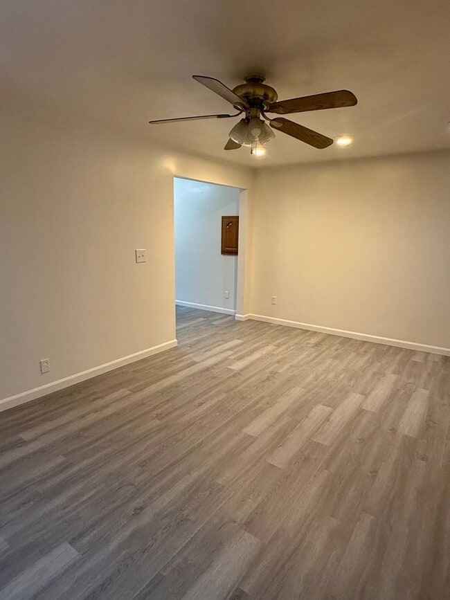 Building Photo - Beautifully Updated 3-Bed, 2-Bath Home – 2,088 Sq Ft with 2-Car Garage