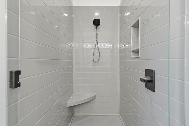 Building Photo - 106 Fairway Cir