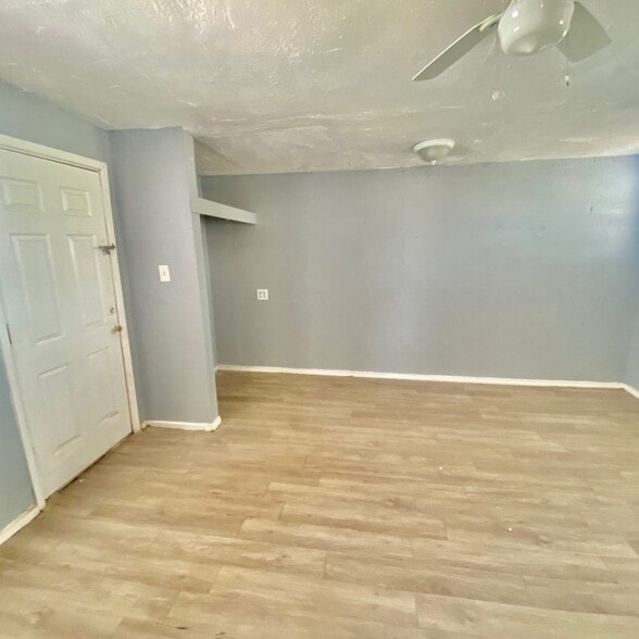 Building Photo - 605 37th St