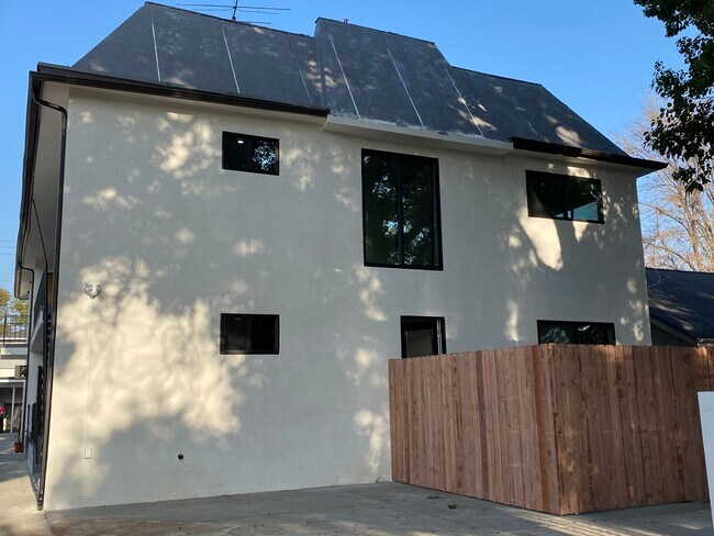 Building Photo - 3461 Perlita Ave