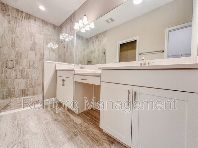 Building Photo - 12488 Oak Hill Way
