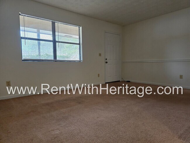 Building Photo - 1750 Nutmeg St