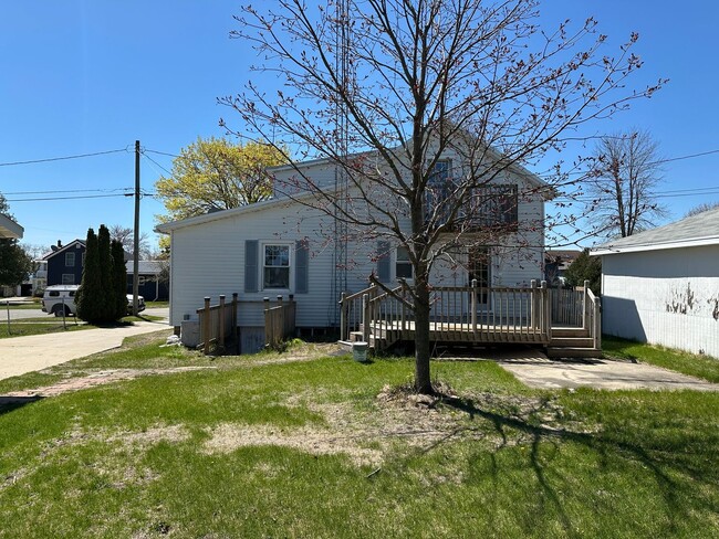 Building Photo - 3 Bedroom Single Family House- Two Rivers, Wi
