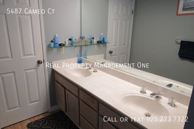 Building Photo - 5487 Cameo Ct
