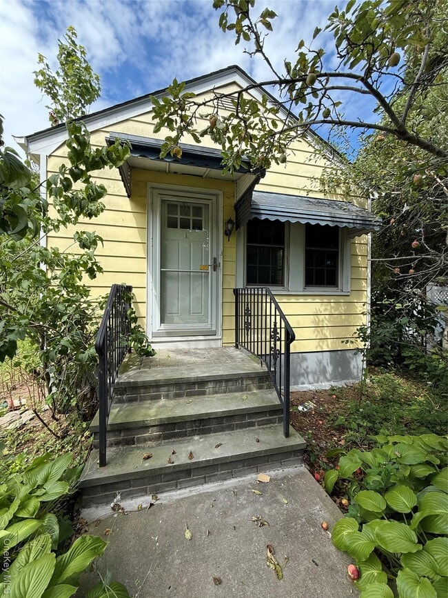 Primary Photo - 2542 Central Ave