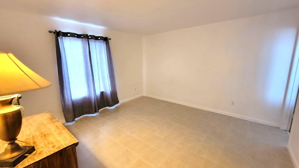 Building Photo - 7400 N Meredith Blvd