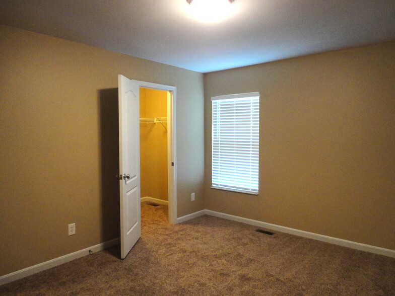Building Photo - 2544 Softwind Ct