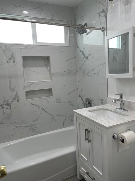 Building Photo - 2215 Mathews Ave