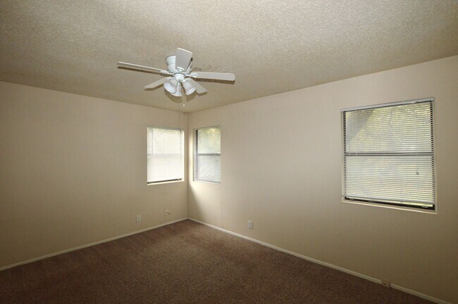 Building Photo - 9023 Sawtooth Ln