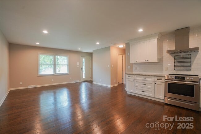 Building Photo - 1702 Herrin Ave