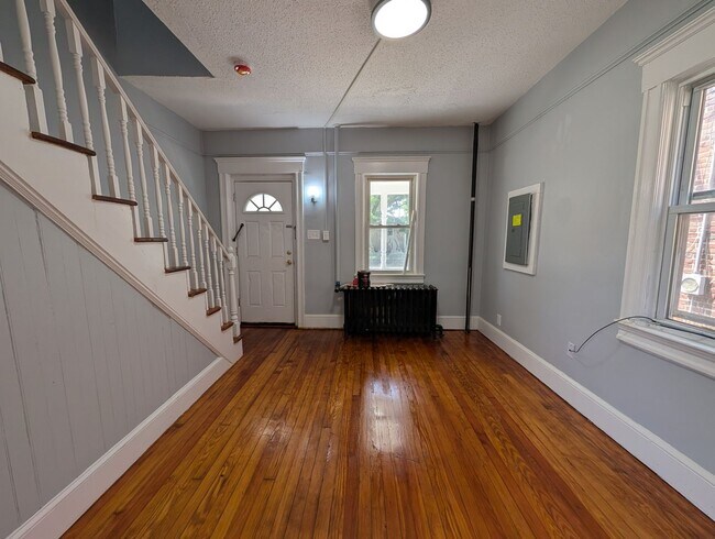 Building Photo - 2 Bedroom House in Asbury Park!