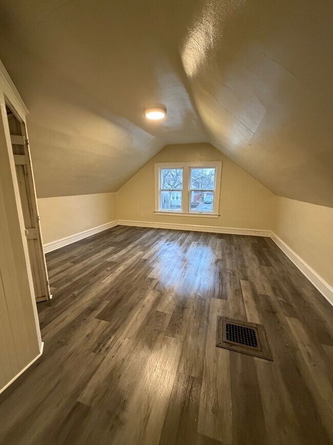 Building Photo - 4228 W Bonny Pl