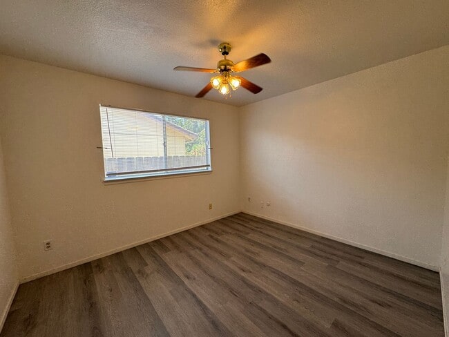 Building Photo - Four Bed, Two Bath Home In North Stockton