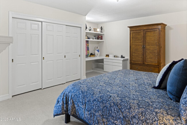 Building Photo - 6131 E Naumann Dr