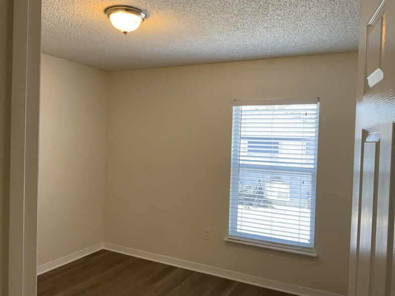 Building Photo - 4618 Newbourne Way
